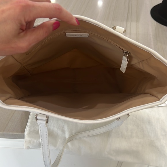 Beautiful Christian Dior tote trotter bag with authenticity card and dust bag - Picture 6 of 9